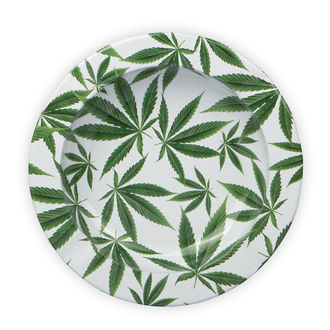 Metalen Asbak Met Cannabisbladeren