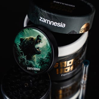 Frost Roar (Zamnesia Seeds) - 7 feminized Zaden + Grinder