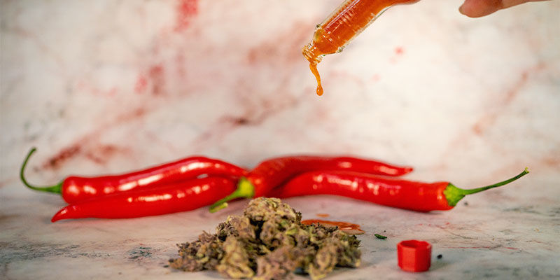 Hoe combineer je hete pepers met wiet in je eten?