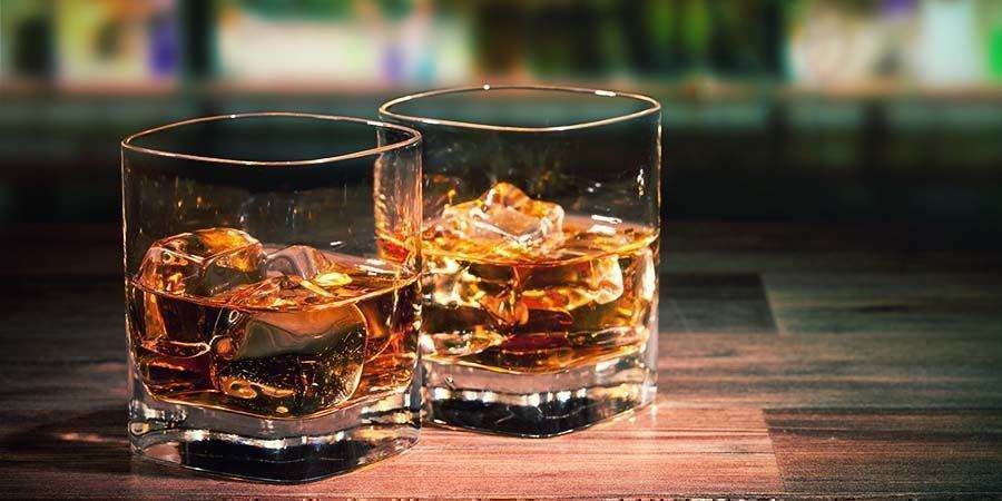 Drink Whisky (Bij Voorkeur Met Honing En Citroen)