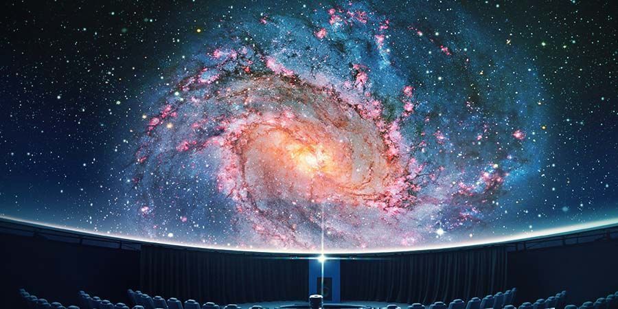 Ga Naar Een Planetarium