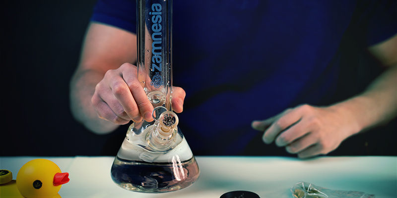 Gebruik Bong: Pak bong op