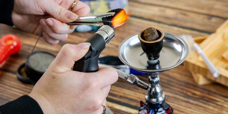 Hasj Roken In Een Shisha