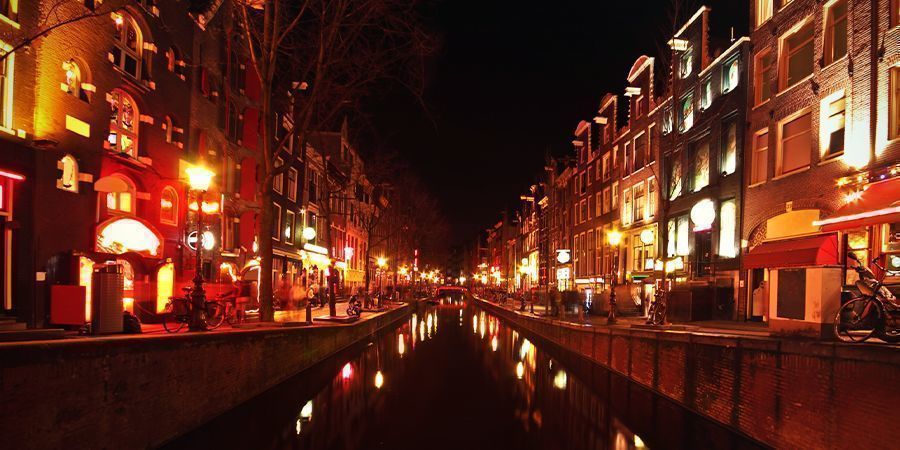 Smoke Spots In Amsterdam: De Wallen