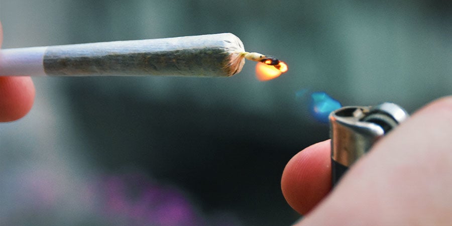 Verontreinigde wiet herkennen: let goed op bij het aansteken van een joint, pijp of bong