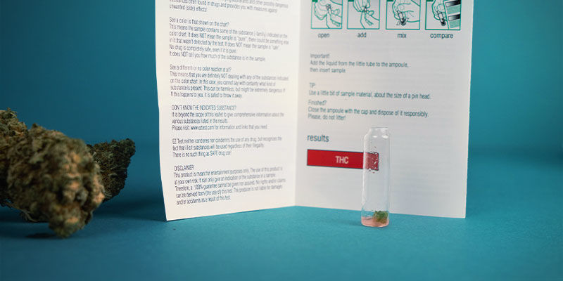 EZ Test THC: Let op de kleurverandering en vergelijk deze met de bijbehorende tabel