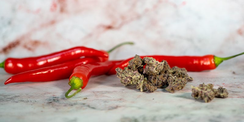 Variant op chili-olie: chili-olie met cannabis