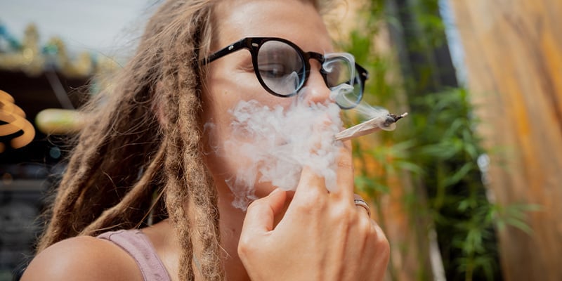 Wiet inhaleren: het vereist oefening