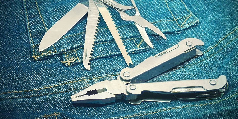 Zaklantaarn en multigereedschap