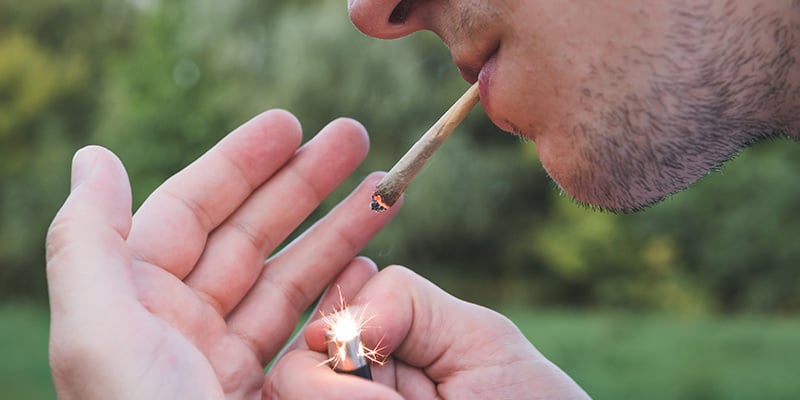 Wat zijn de voor- en nadelen van wietgebruik bij boulderen?