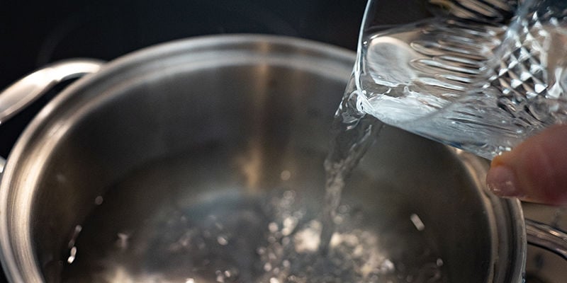 Doe 3 Kopjes Water In Een Pan En Breng Het Aan De Kook