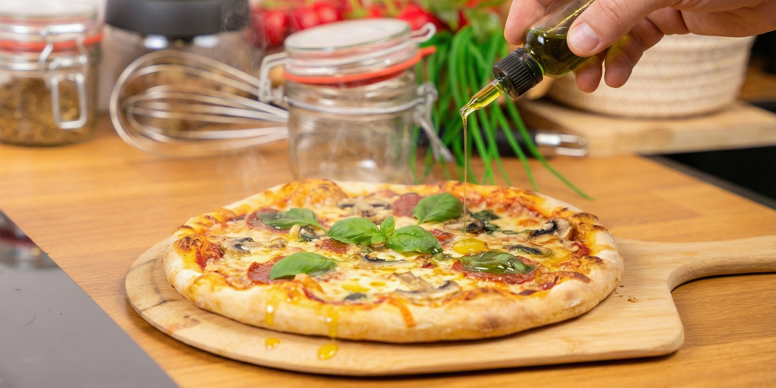 Werk af met extra geïnfuseerde olie Werk af met extra geïnfuseerde olie